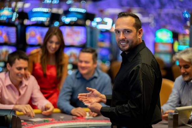 Texas Poker live table at malukutoto login with dealer and community cards